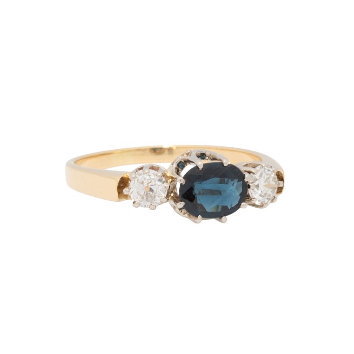 Ring mit Saphir und 2 Altschliffdiamanten 