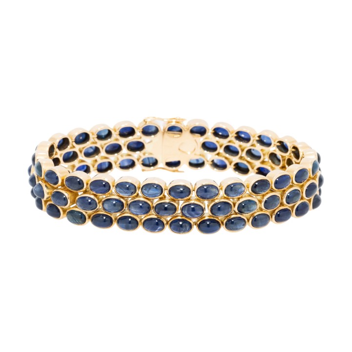 Armband mit 84 ovalen Saphircabochons, 