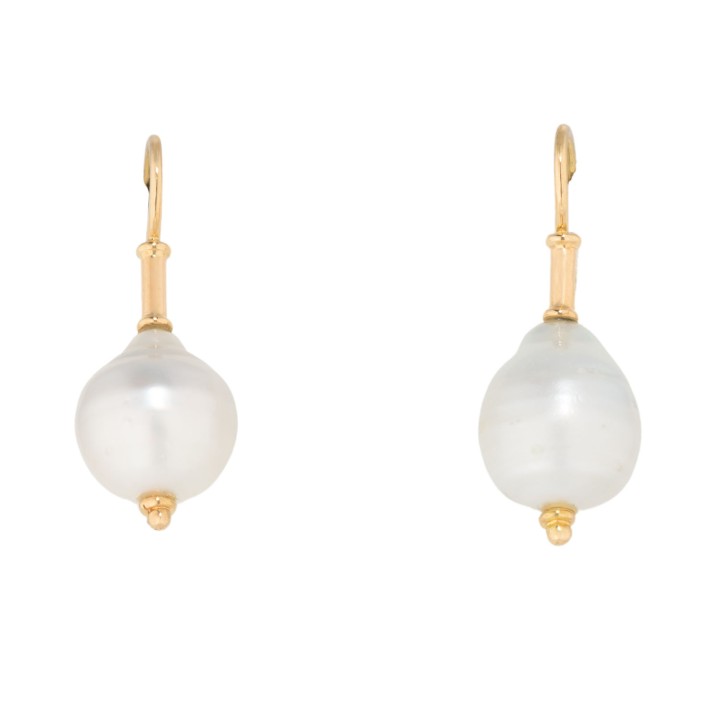 Pair of earrings with baroque pearls 