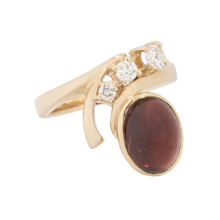 Ring mit Granatcabochon, 
