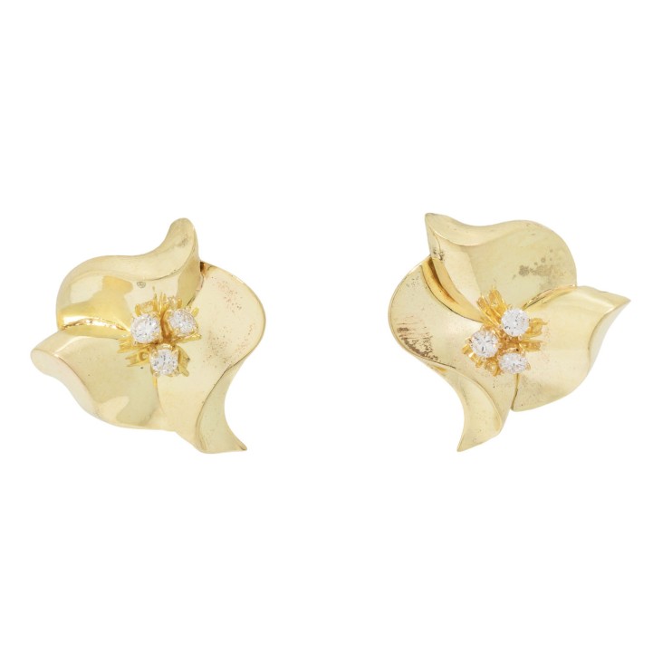 Pair of clip earrings with 6 brilliant-cut diamonds, 