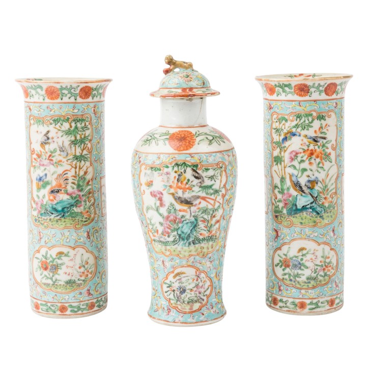 3-piece porcelain set. CHINA, around 1900 or earlier. 