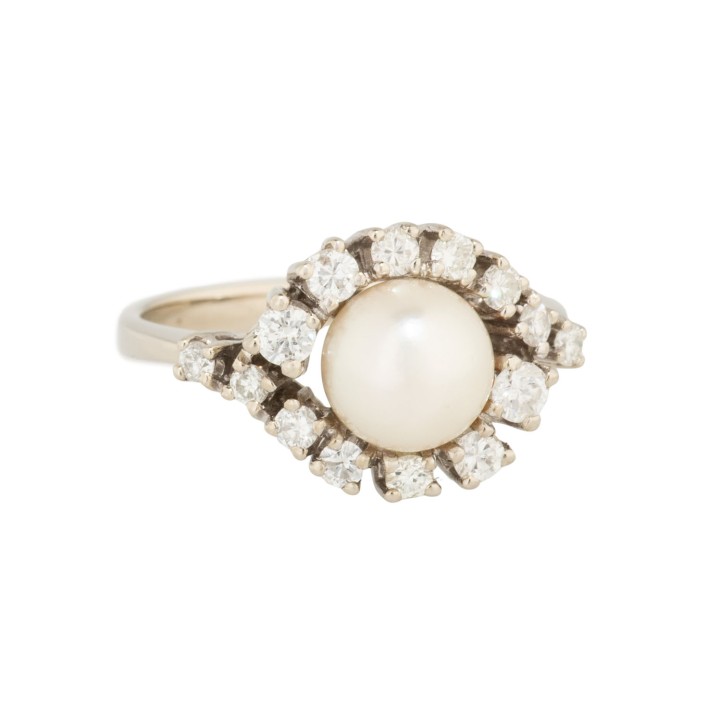 Ring with Akoya pearl and diamonds totaling approx. 0.5 ct, 