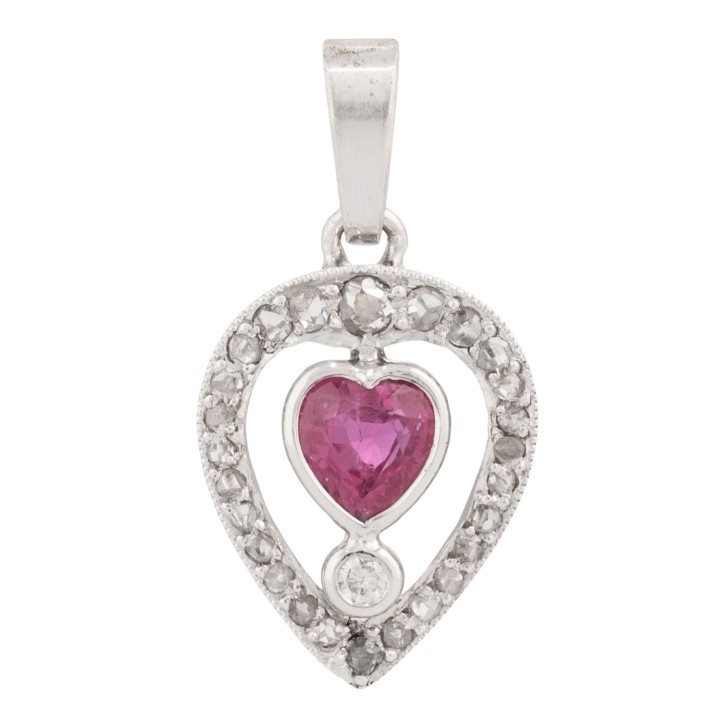 Anhänger in Herzform mit Rubin  