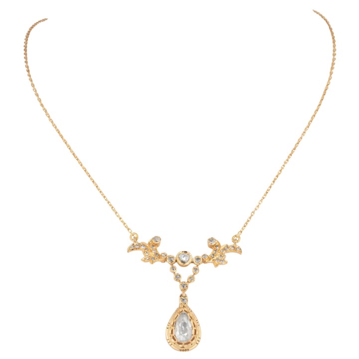 Necklace with diamond roses, 