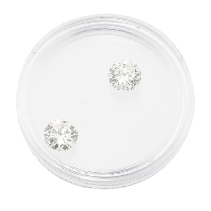Pair of loose brilliant-cut diamonds weighing 1.08 and 1.10 ct, 