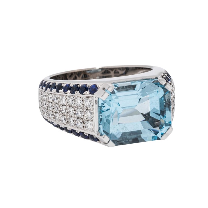 WEMPE Ring mit Blautopas, Saphiren und Brillanten  