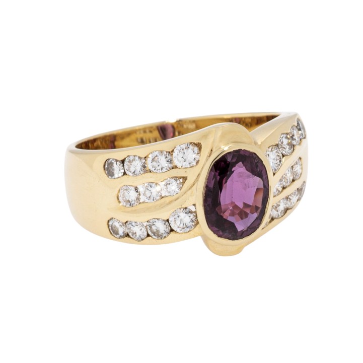 Ring mit Rubin von ca. 1,43 ct und Brillanten  