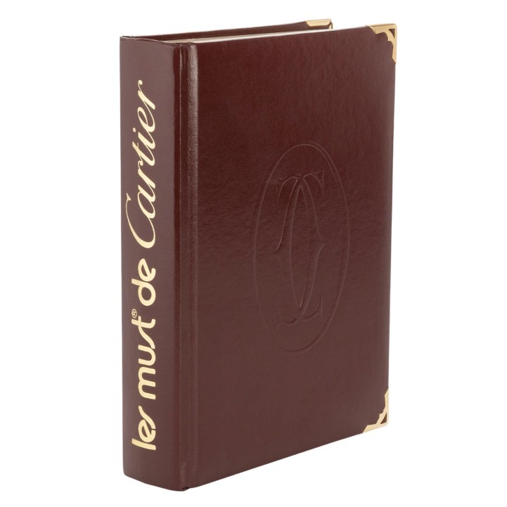 PRE-LOVED ITEM BY @JENNIFERKATHE - CARTIER book 'LES MUST DE CARTIER'. 