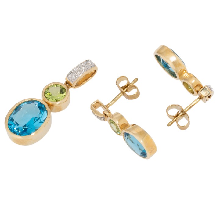 Set of earrings and pendant  