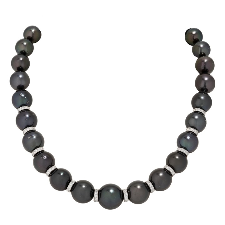 Necklace, 30 Tahitian pearls   