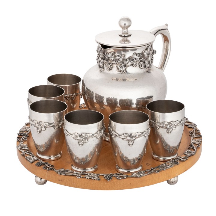 HANAU, Set: Weinkrug. Sechs Becher  