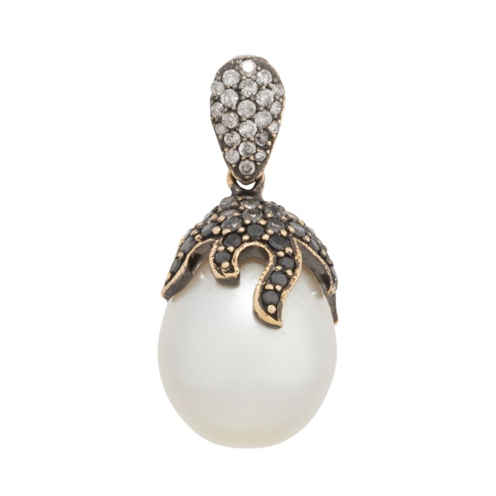 Pendant with South Sea pearl and diamonds,  