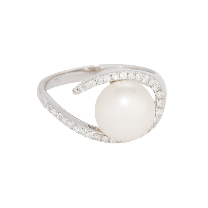 Ring with Akoya pearl and diamonds,  