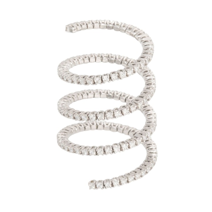 Ring with 137 brilliant-cut diamonds,  