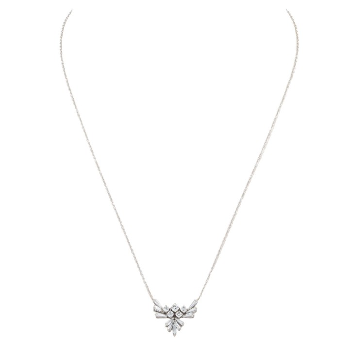 Zierliches Collier mit 6 Brillanten  