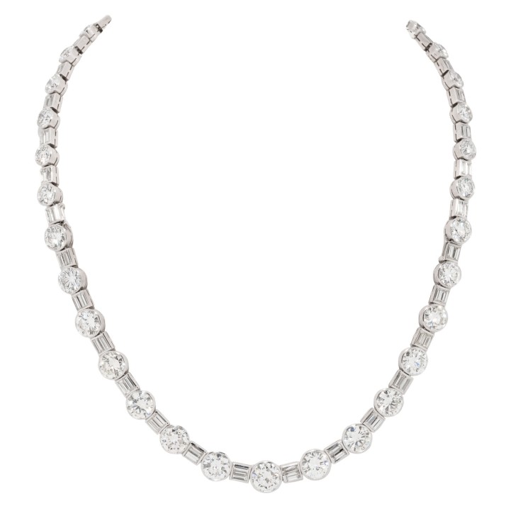 Hochfeines Collier mit 37 Brillanten zus. 27,4 ct.  