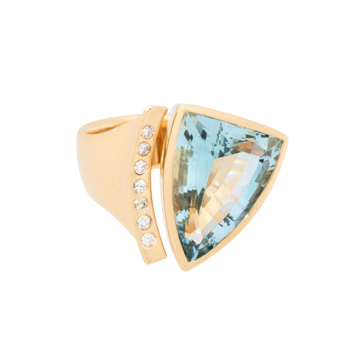 Ring mit Aquamarin 13,1 ct und 7 Brillanten  