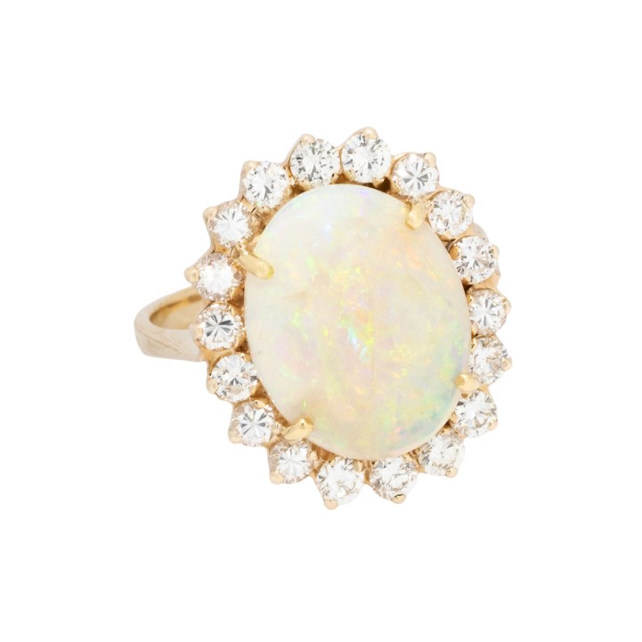 Ring mit Opal entouriert von Brillanten zus. ca. 0,9 ct, 