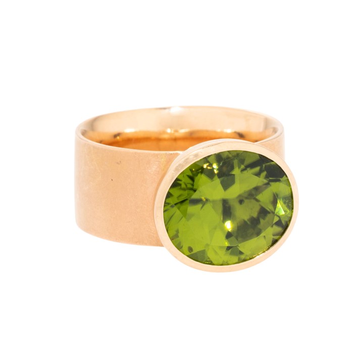 GEORG SPRENG Ring mit ovalem Peridot,  