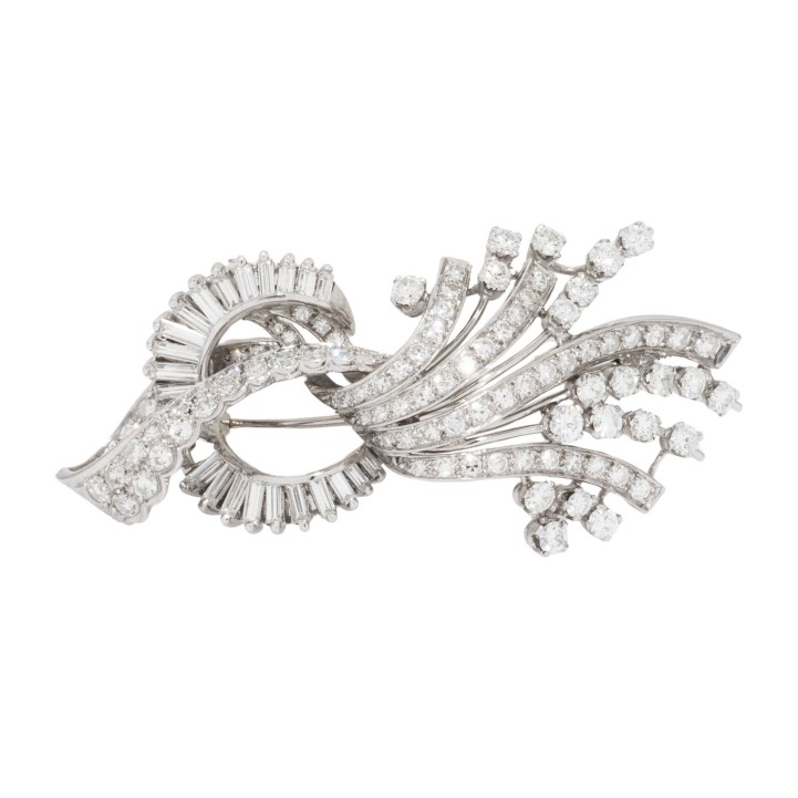 Brosche mit Diamanten zus. ca. 4,80 ct,  