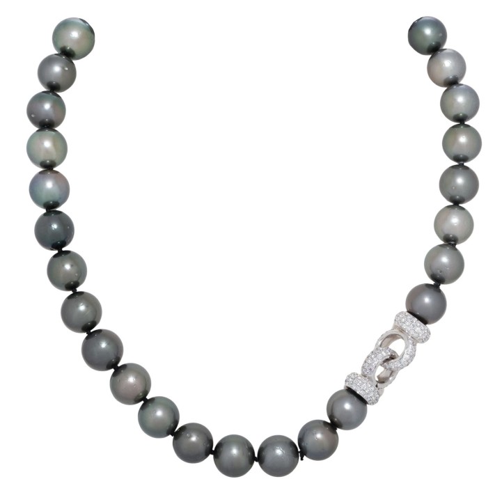 Collier, mit 33 feinen Tahiti-Zuchtperlen,  