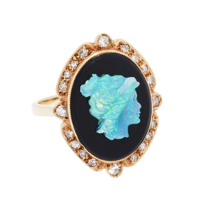 Ring mit Opalgravur "Frauenportrait" auf Onyx 
