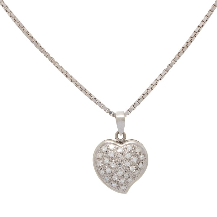 Anhänger in Herzform mit 30 Diamanten  