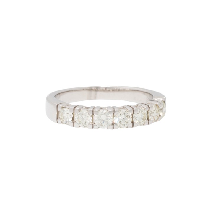 Memoirering mit 7 Brillanten von zus. ca. 1,0 ct,  