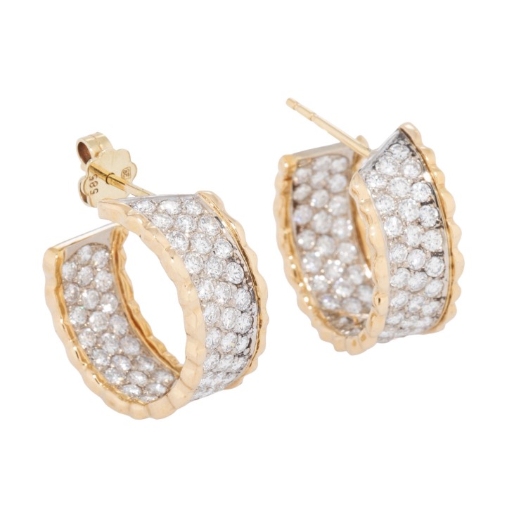 Creolen ausgefasst mit Brillanten zus. ca. 3,5 ct, 