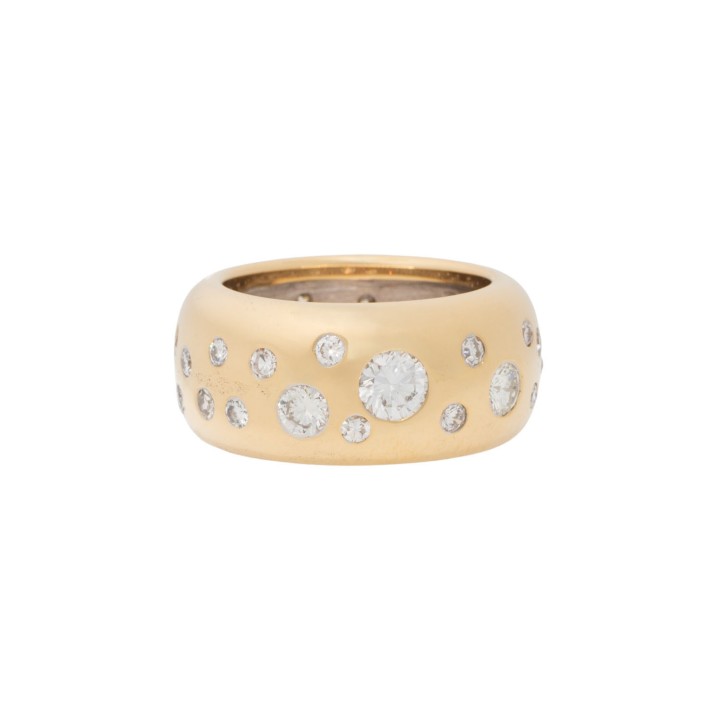 Ring mit Diamanten im Brillantschliff,  