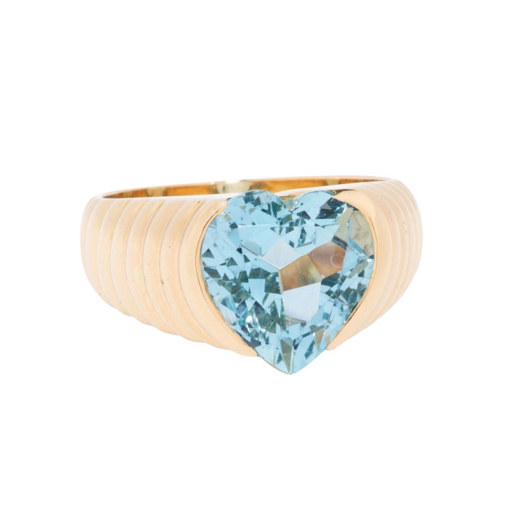 Ring mit Aquamarin im Herzschliff, 