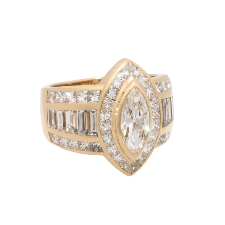 Ring mit Diamanten von zus. ca. 6,11 ct,  