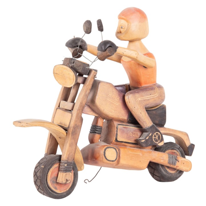 Holzmotorrad mit Fahrer, 