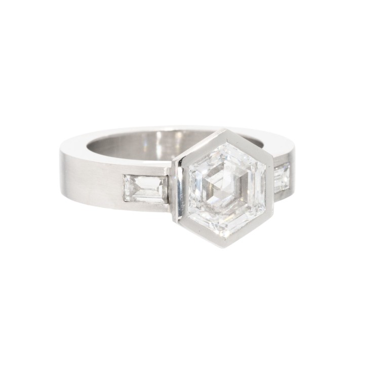 GÜNTER KRAUSS Ring mit Diamant Hexagon 