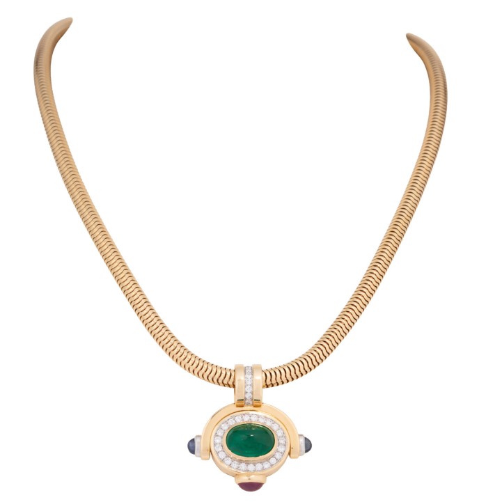 Collier mit 1 feinen Smaragd-Cabochon 3,85 ct. , Rubin 1,24 ct., Saphire 0,75 ct. 