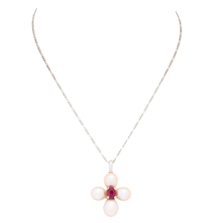 Collier mit 1 feinen Rubin 1,15 ct. und 4 Biwa-Perlen 26,5 ct. , 0,04 ct. sowie 4 Brillanten 