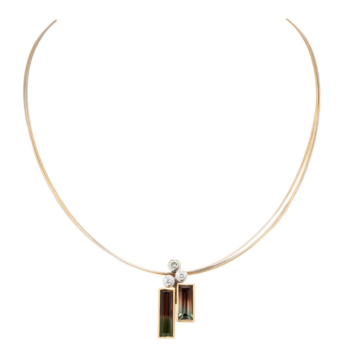 Collier mit 2 Bicolor-Turmalinen im Baguette-Schliff  zus. 7,52 ct. und 3 Brillanten 0,55 ct. 