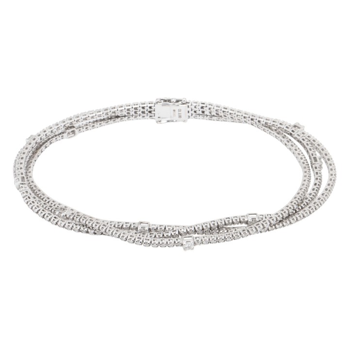 Tennisarmband mit 300 Brillanten von zus. 2,7 ct,  