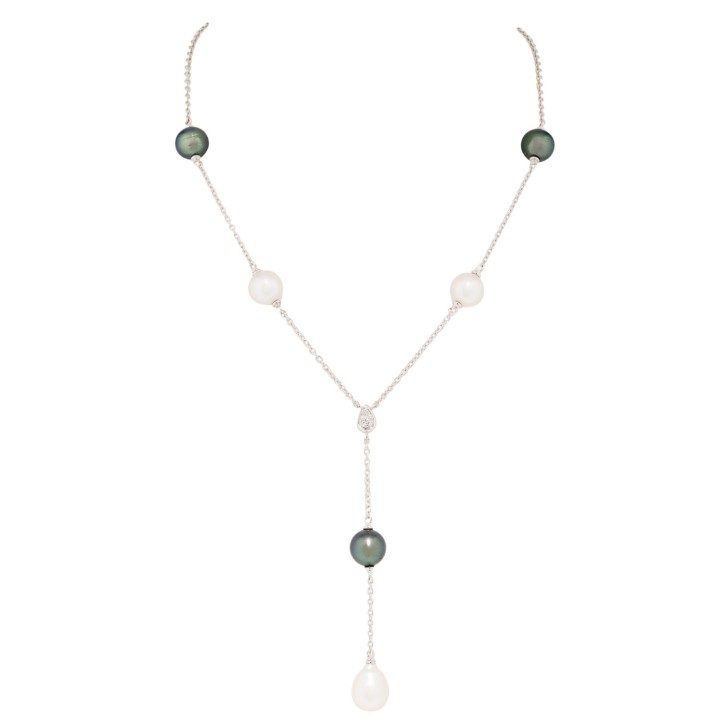 Y-Collier mit schwarzen und weißen Perlen  