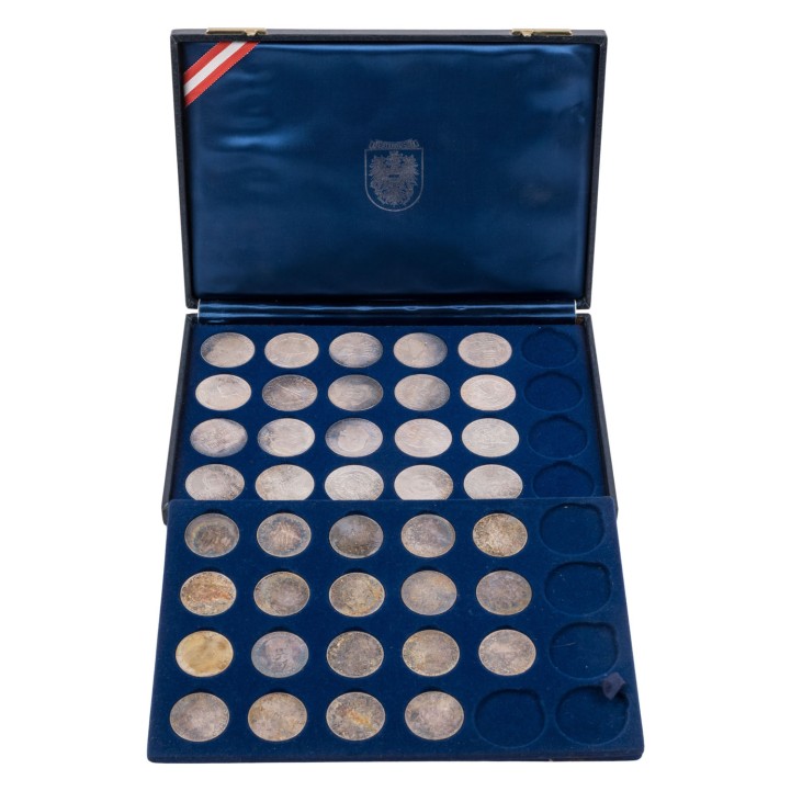 Österreich/SILBER – Münzkassette mit insg. 531g fein, 