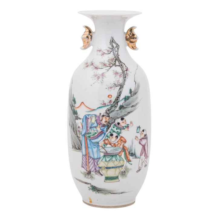 Porzellanvase im Famille rose-Stil. CHINA, Republik-Zeit (1912-1949). 