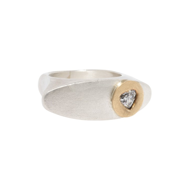 Ring mit weißem Stein  