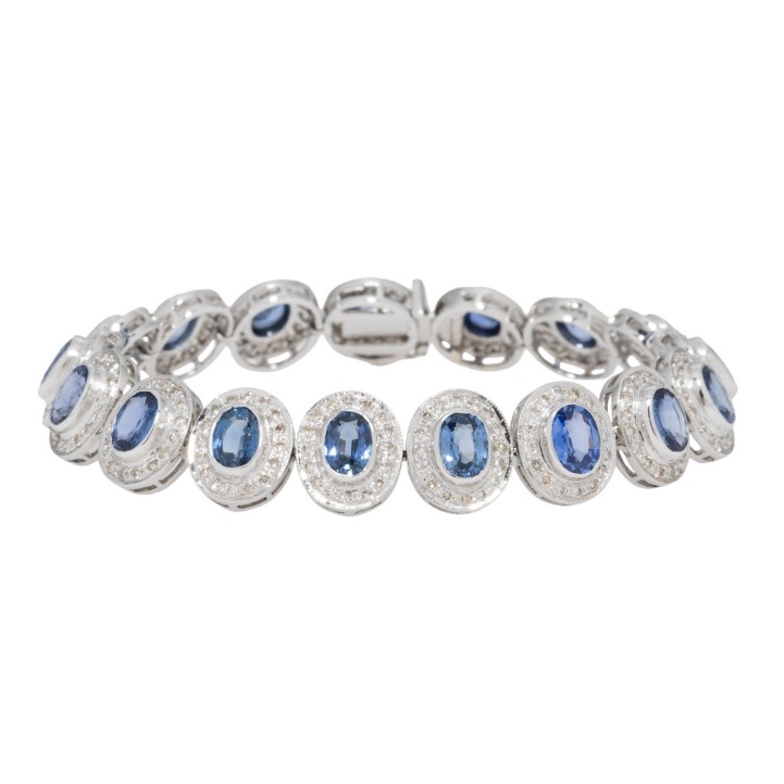 Armband mit 17 ovalen Saphiren zus. 11,40 ct. und ca. 272 Brillanten zus. 3,20 ct.  