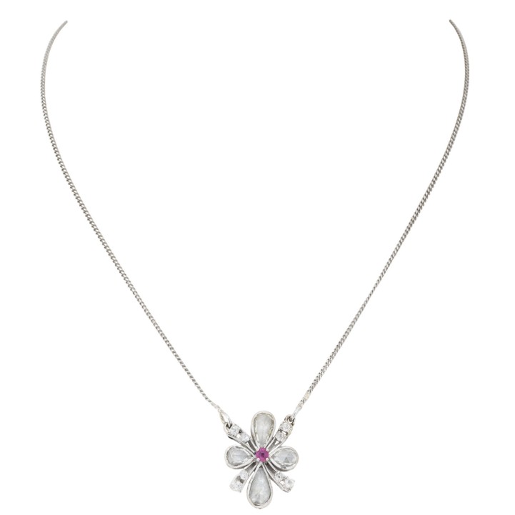 Collier mit Blüte aus 4 tropfenförmigen Diamantrosen, 
