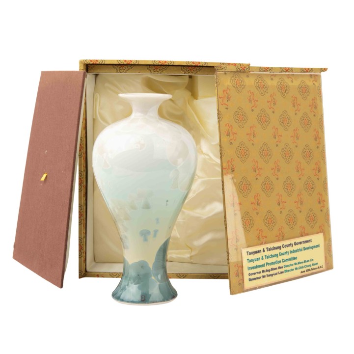 Vase aus Porzellan. TAIWAN. 
