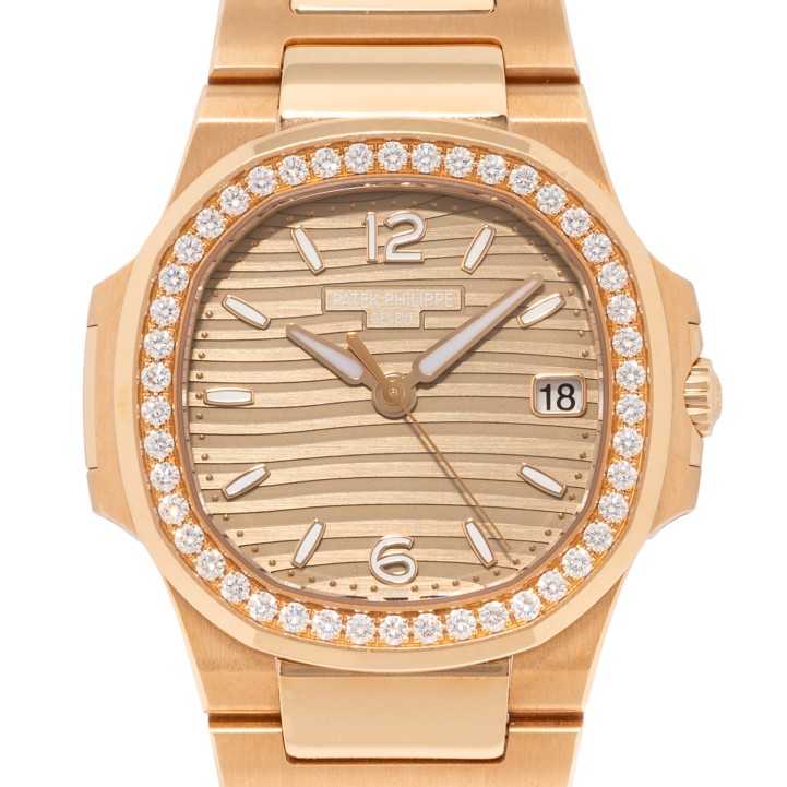 PATEK PHILIPPE Nautilus Ref 7010/1R-012 Damenuhr von 2021. Box und Papiere.  