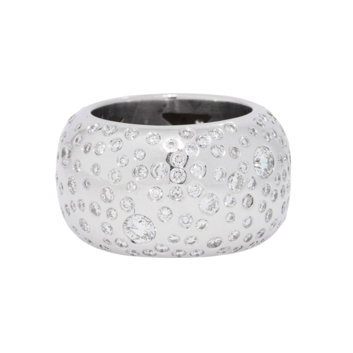 Ring mit Diamanten von zus. ca. 3 ct,  