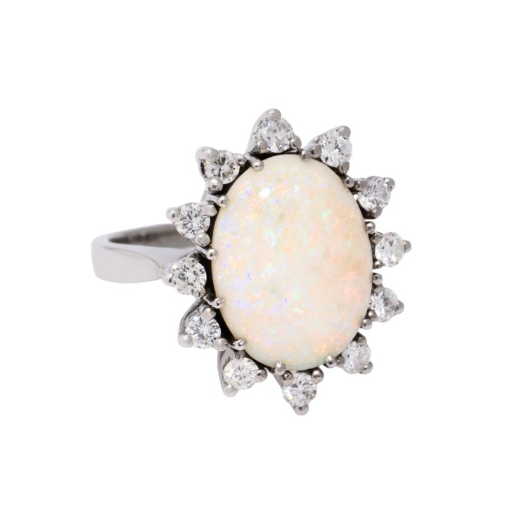 Ring mit Opalcabochon von ca. 4,5 ct  