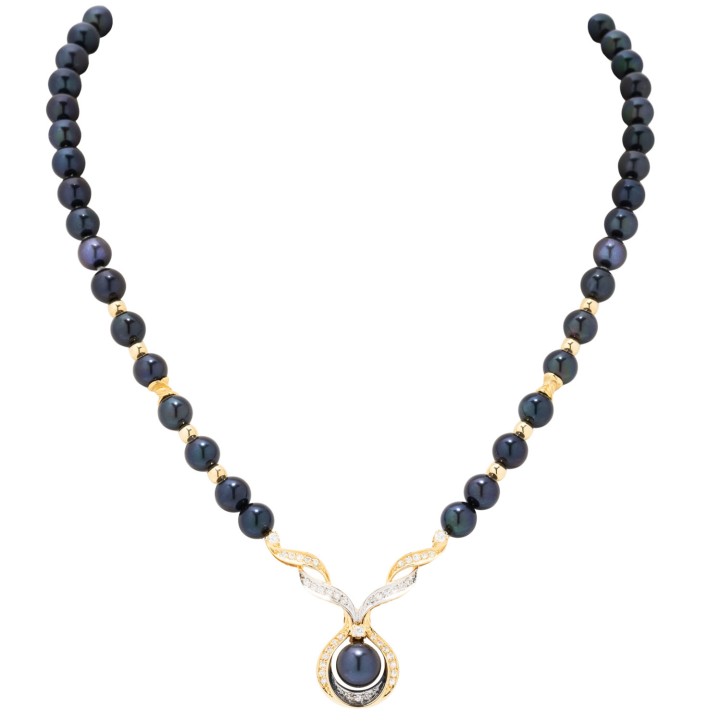 Perlencollier mit Diamanten von zus. ca. 0,50 ct,  